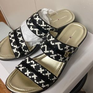 Tommy Hilfiger slide in sandals